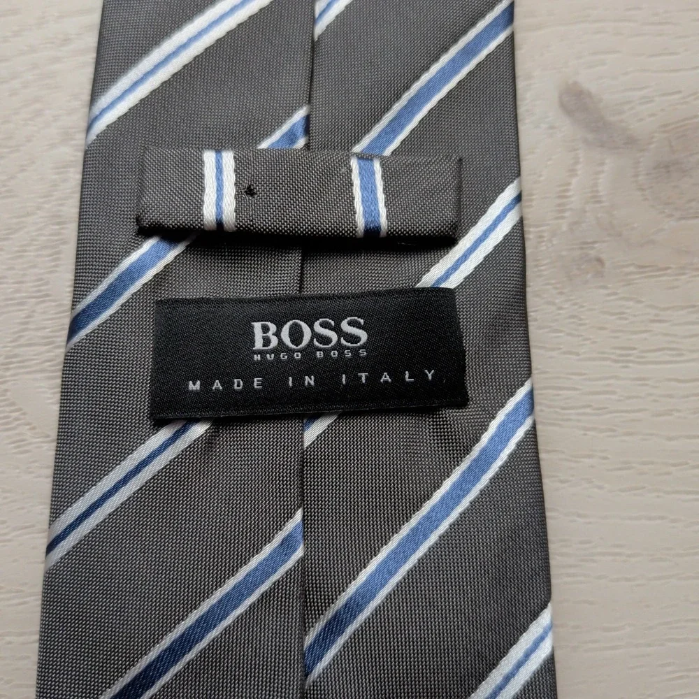 Boss by Hugo Boss Classic Tie NecktieGray Blue‎ Striped 100% Silk Made in Italy